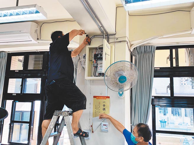 宜兰县推动班班有冷气目前进度超前，县府预计可提前3个月完成班班有冷气的目标。（宜兰县政府提供／李忠一宜兰传真）