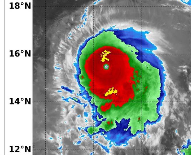 鄭明典分享美軍衛星雲圖，璨樹強颱特徵相當明顯。（翻攝鄭明典臉書）
