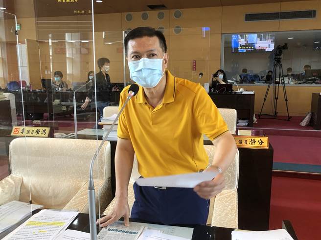 市議員林汝洲今天關心教育局針對施打流程是否有相關的SOP？各校是否已經開始演練施打流程、停課相關政策等，提醒防疫「超前部署」絕對比「滾動式檢討」重要。（陳世宗攝）