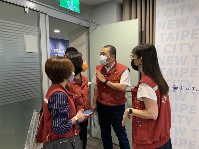 板桥社区如何匡列 侯友宜：从严判断。（叶德正摄）