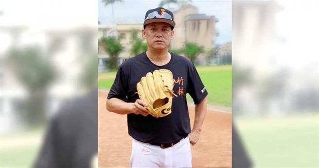 澎恰恰先前提供汪建民帐户，要求佩真匯款。（图／翻摄自脸书）