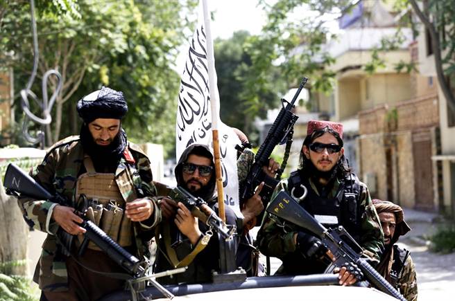 数百名美国人及阿富汗友人仍被困在阿富汗北部大城马萨里沙利夫（Mazar-i-Sharif），其中一名阿富汗翻译表示自己可能被塔利班斩首，恳求美国快来救他。图为塔利班资料照。（资料照／美联社）