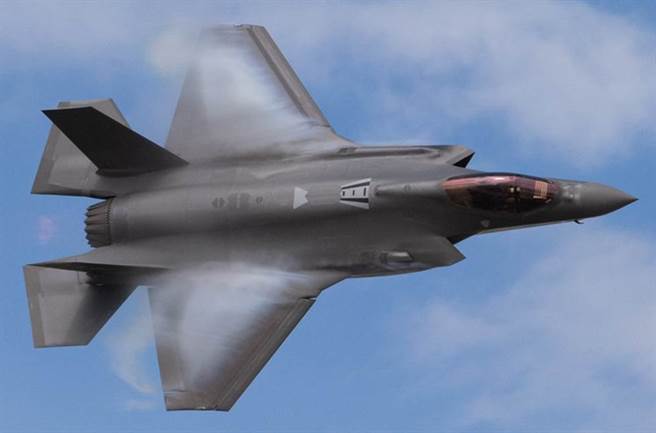 F-35A戰機在美國猶他州希爾空軍基地（Hill Air Force Base）上空練習飛行的資料照。（美國空軍）