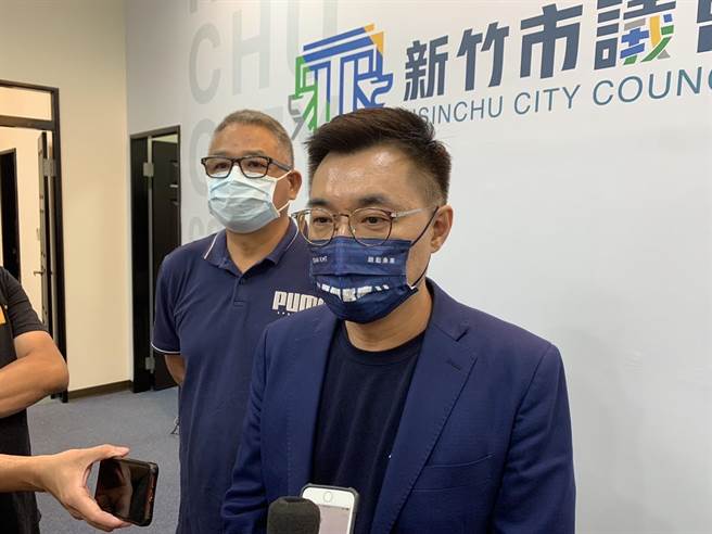 国民党主席江启臣表示，他严重怀疑林智坚提合併的动机是不是为了个人量身订作，还要倾全党之力为他个人舖路，他反对这种因人设事且草率的决定。（陈育贤摄）