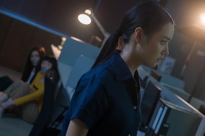 为拍摄办公室打斗戏，主要演员开拍前都参与地狱式体能集训。（威视电影提供）