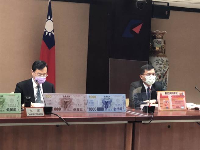 五倍券10月8日上路，经济部设下今年有2成比例、400万人选择数位券目标。(图／王玉树摄)