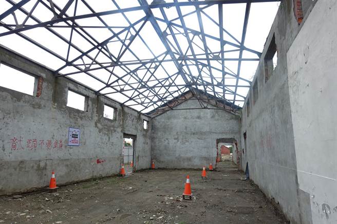 斗南火車站舊倉庫2019年動工改造時，就像廢墟一樣。（資料照）