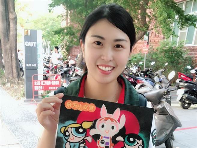 信义房屋后驿店店长叶圣音击败困扰自己已久的社交恐惧症，致力社区服务、亲切服。(图/信义房屋提供)

