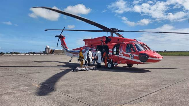 台东县延平乡发生公所员工不慎掉落溪谷意外。（空中勤务总队台东丰年机场驻地勤务第三大队第三队提供／蔡旻妤台东传真）