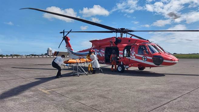 台东县延平乡发生公所员工不慎掉落溪谷意外。（空中勤务总队台东丰年机场驻地勤务第三大队第三队提供／蔡旻妤台东传真）