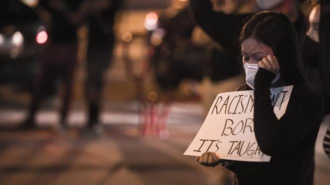 旧金山联准银行总裁：美国因种族不平等问题，导致许多少数族裔不被重用，损失经济规模高达22.9兆美元。（图／达志影像）