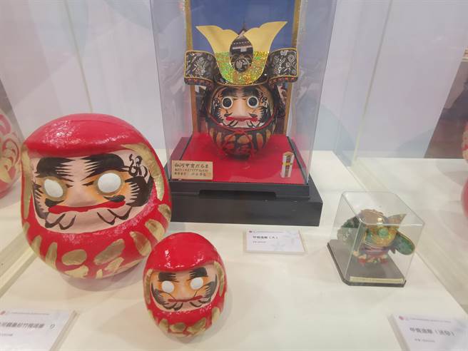 总爷和风文化祭展出福岛传统工艺品白河达摩。（刘秀芬摄）