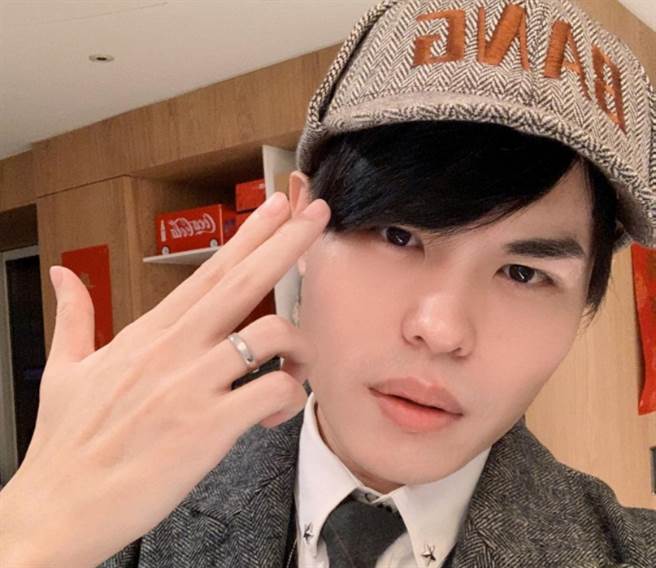 网红圣结石自创潮牌无预警结束营业。(图/ 摘自圣结石IG)