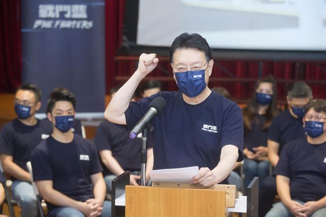 中广董事长赵少康（见图）号召成立「战斗蓝」，9日成军。赵少康强调，战斗蓝要为2022及2024的胜选而战，不能让民进党的民粹魔咒继续伤害台湾。（杜宜谙摄）