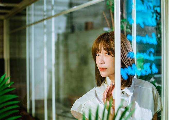 蔡淑臻當了社區主委及擔任評審工作。(羅永銘攝/服裝品牌DOUCHANGLEE提供）