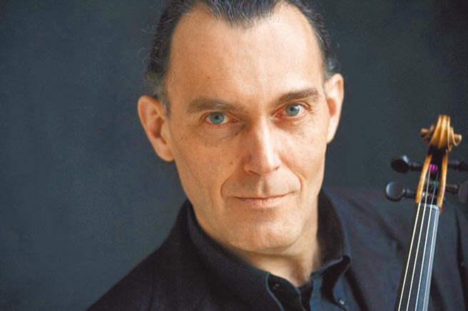 在國內邊境嚴管政策下，法國小提琴家奧利弗．夏利耶透過文化部送專案申請，目前已來台隔離，準備10月在台演出。（巴洛克獨奏家樂團提供）