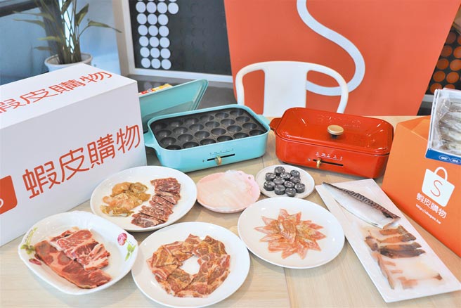 虾皮购物趁着现在的「9.9超级购物节」推出商城85折神券，买烤肉家电最高折2000元以外，还有1元抢牛排、扇贝，独家排队名店烧烤组等优惠。（虾皮购物提供）