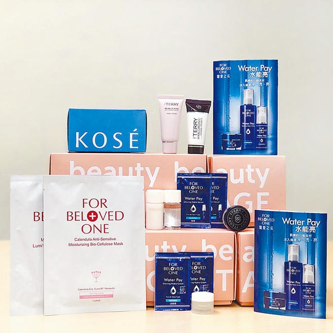 skm online KOSE beauty box美妆盒（左上起顺时针），价值464元、43折特价199元；BY TERRY beauty box美妆盒，价值1336元、18折特价249元；宠爱之名beauty box美妆盒，价值1243元、2折特价249元，皆限量。（新光三越提供）