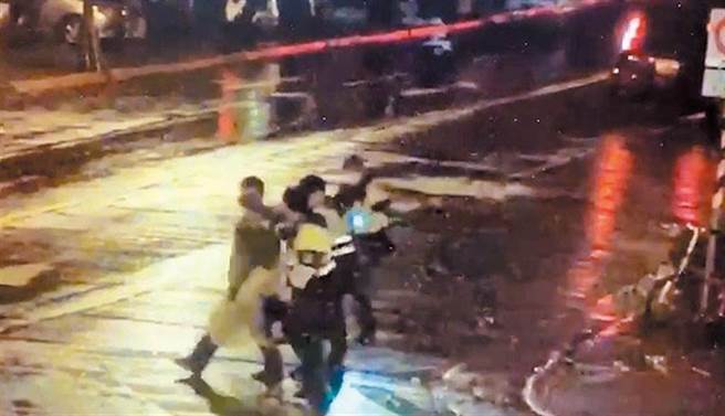 万华区去年4月发生一起于姓房仲因不满林姓计程车运将纠缠女同事，竟拿蓝波刀猛刺对方18刀，造成对方送医死亡。（资料照）