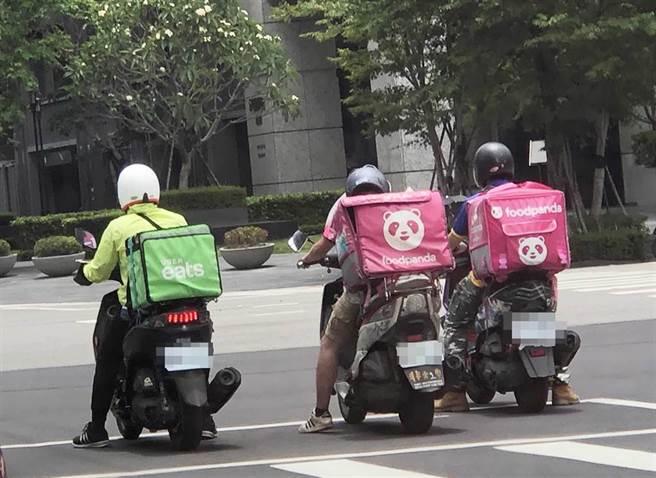 璨树颱风来袭，台北市长柯文哲昨宣布，今中午后不要外送。（资料照）