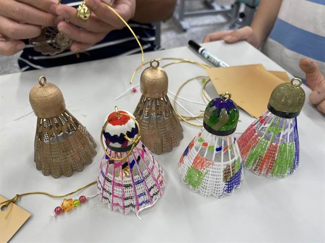 揮灑創意，五顏六色的作品。（金大提供）