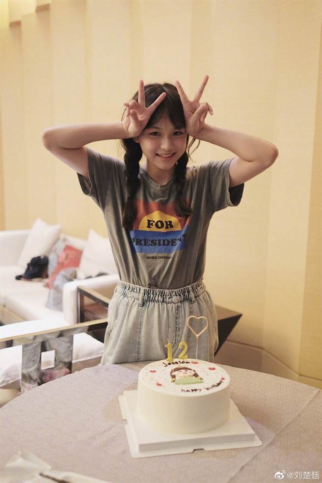 刘楚恬日前过12岁生日。（图／翻摄自刘楚恬微博）