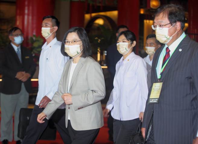 总统蔡英文今天上午前往台中视导「空军防空暨飞弹指挥部」、「军备局生产制造中心」及「海军舰队指挥部」。（资料照，张铠乙摄）