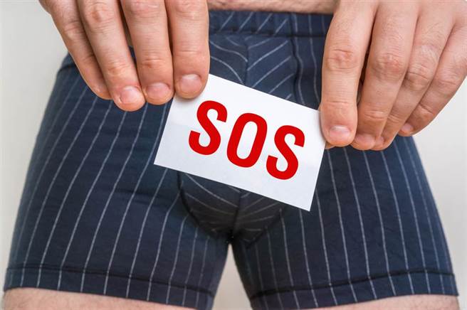 名日本网友却在推特上表示，自己在接种第二剂辉瑞疫苗后，居然出现下体爆痛的悲剧性副作用。(达志影像/Shutterstock)