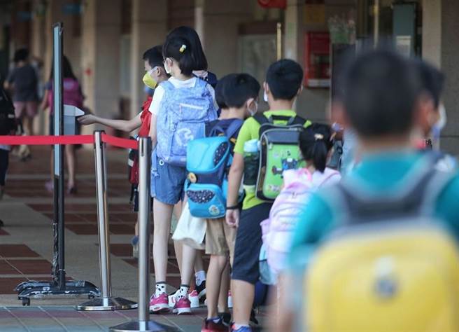 新北市教育局统计，今请自主防疫假人数共5864人。（资料照）