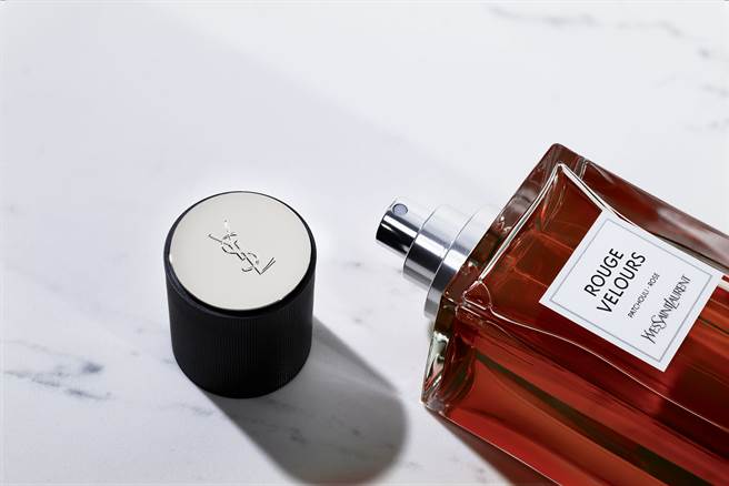 YSL丝绒舞衣时尚订制香水。（图／品牌提供）