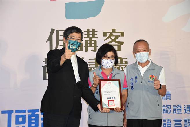 大湖鄉長胡娘妹通過客語中高級認證。（謝明俊攝）