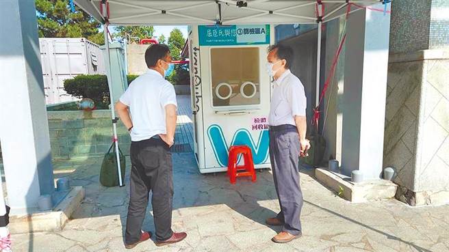 連江縣疫情指揮中心宣布，今（10日）起取消接種完2劑疫苗滿14天免快篩政策，全面恢復快篩，此外，以島為範圍只要有1名師生確診，即全島停課14天。 （連江縣政府提供）