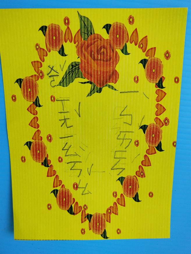 有將近一半學生寫下「我想要考一百分」、「全部考一百分」、「考好成績」、「考第一名」等心願。(吳建輝攝)