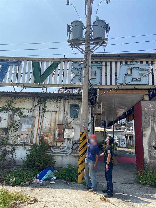 頭份市公北3路1家酒店因疫情停業，卻遭竊賊偷剪電纜。（讀者提供／謝明俊苗栗傳真）