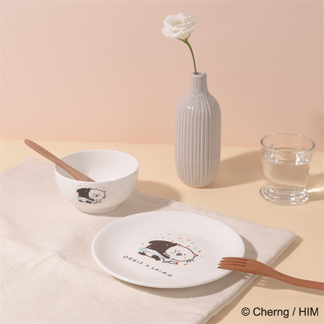 ORBIS周年庆满额联名赠品「ORBIS X LAIMO吃货碗盘组」。（图／品牌提供）