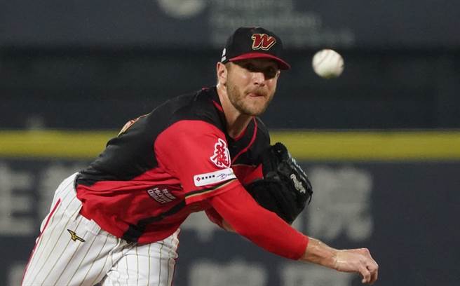 味全龍隊洋投鋼龍。（報系資料照）