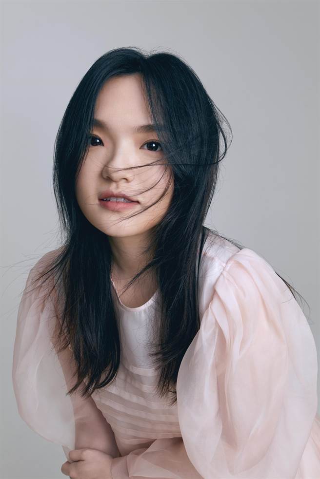 徐佳瑩推出睽違已久的全新單曲〈雛形〉。（亞神音樂提供）