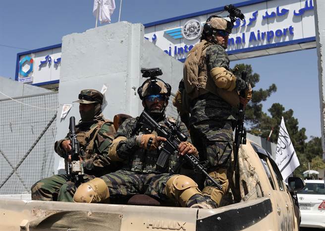 塔利班特战队9月5日进入阿富汗首都喀布尔的哈密德卡赛国际机场（Hamid Karzai International Airport）。（路透）