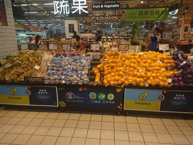 量贩防颱备货 蔬菜类多2倍。（爱买提供）