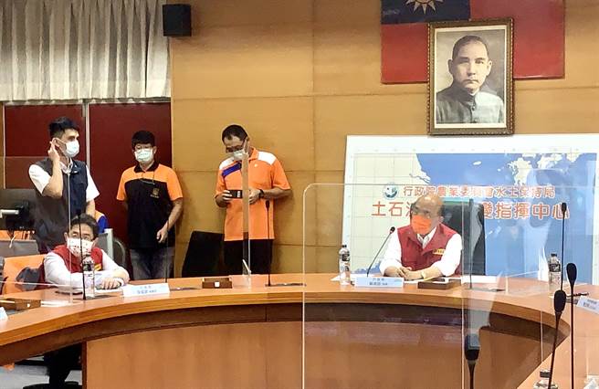 行政院长苏贞昌，10日到水土保持局视察防灾应变情形。（廖志晃摄）