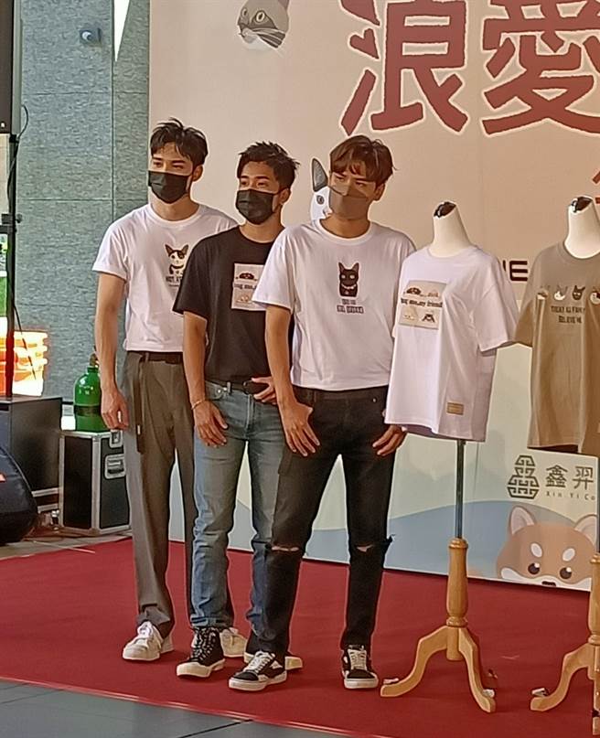 黃偉晉 （左起）、婁峻碩、陳零九今出席公益記者會。（尤嬿妮攝）