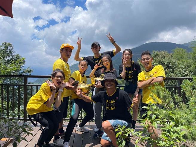 《玩很大》首游拉拉山。（三立提供）