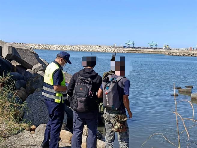 警方为有效保障民眾安全，已规划沿海的下福、瑞平派出所，趁强风豪雨来临前，针对海岸地区加强巡视与劝导。(林口分局提供)