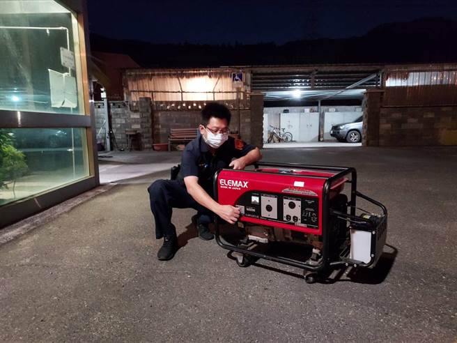 为了维护驻地安全，林口分局已提前部署完成防颱措施，特别是发电机、沙包堆放与门窗固定等均已陆续完成整备。(林口分局提供)