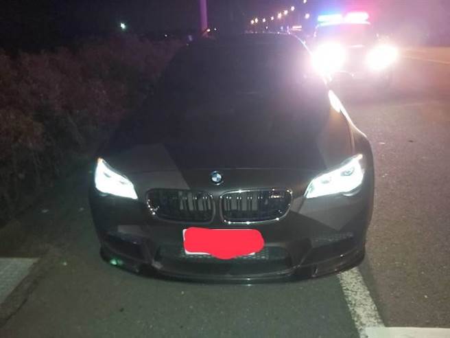 台南市佳里警分局追查改装车飙车案，查扣4辆车。（读者提供／刘秀芬台南传真）