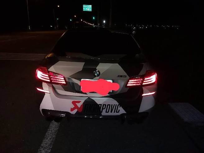 台南市佳里警分局追查改装车飙车案，查扣4辆车。（读者提供／刘秀芬台南传真）