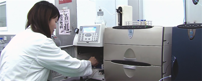 专业设备实验室提供产学研究量能基础，产学合作在全球大学排名第403名。（明志科大提供）