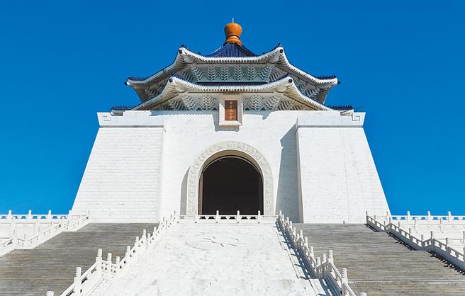 促转会规画中正纪念堂转型方案，拟拆除蒋中正铜像。柯文哲批「顺序不对」，保证乱七八糟。（姚志平摄）