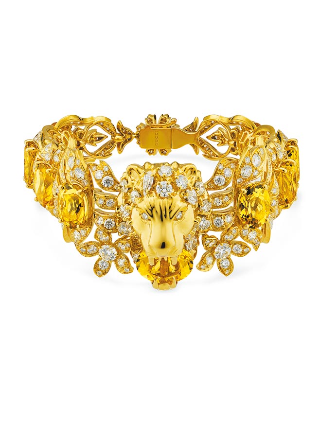 GUCCI黃色綠柱石獅頭黃金鑲鑽手環，約450萬。（GUCCI提供）