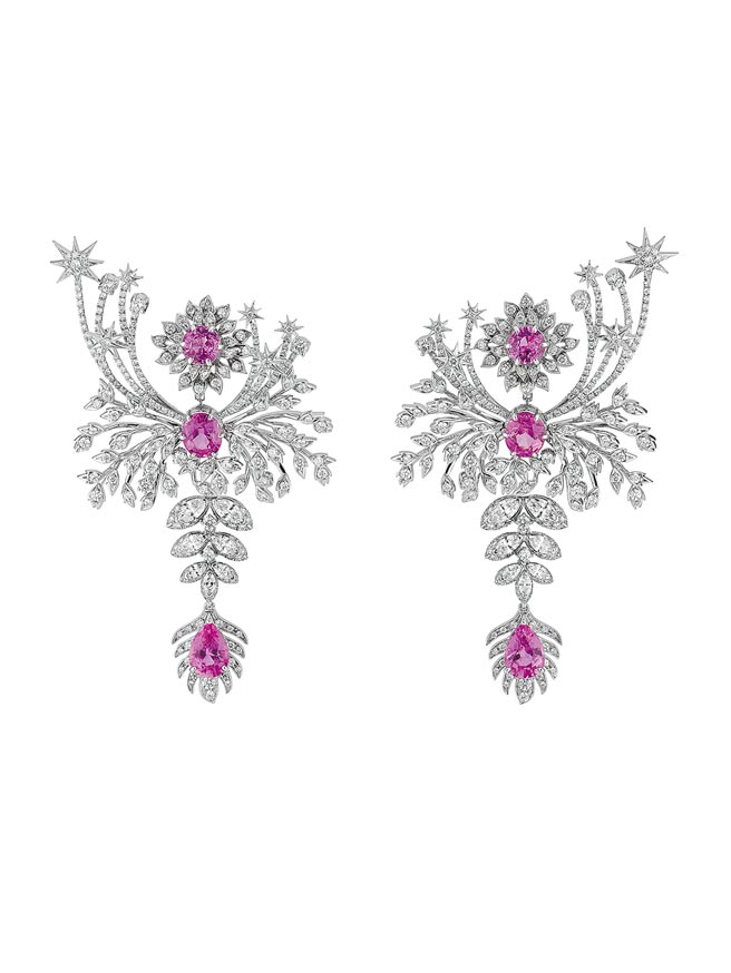 GUCCI淡紫色尖晶石白金鑲鑽耳環，約435萬。（GUCCI提供）